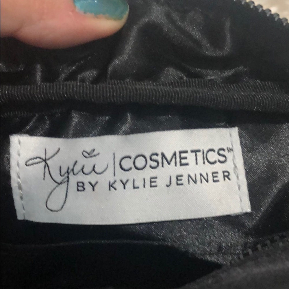 Kylie Cosmetics lips makeup bag❤️ - Picture 6 of 8